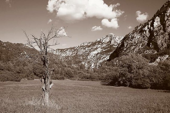 CRW_4732 Gorge entrance.tif